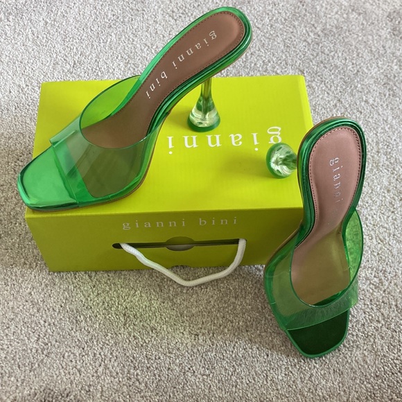 UEC Gianni Bini Oziee Vinyl Sculptural Heel Sandals Spring Green size 7.5 - Picture 1 of 10